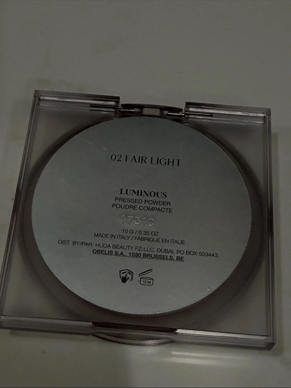 Huda Beauty Glowish Luminous pressed powder in 02 fair light